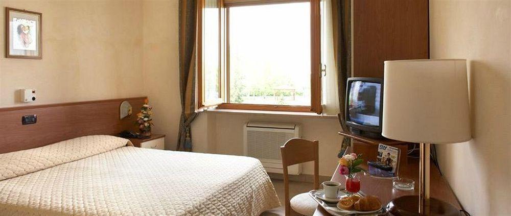 Lo Scoiattolo Piedmont Bike Hotel Pralormo Eksteriør bilde