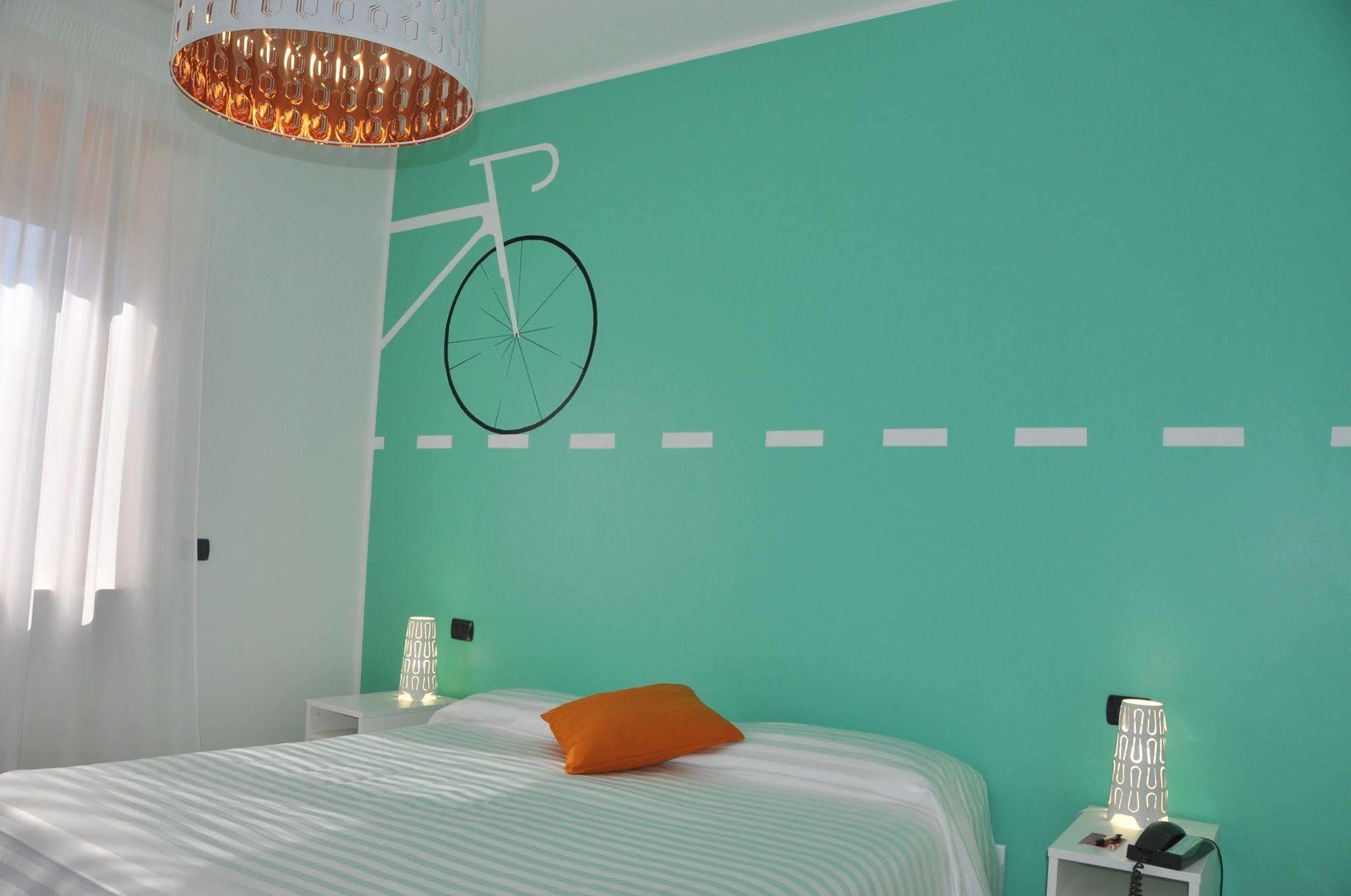 Lo Scoiattolo Piedmont Bike Hotel Pralormo Eksteriør bilde